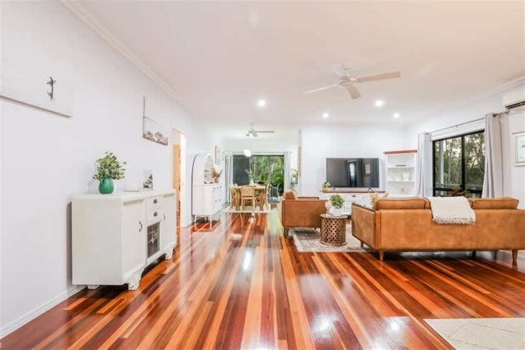 Family-Friendly Lounge Room – Agnes Water Holiday Home