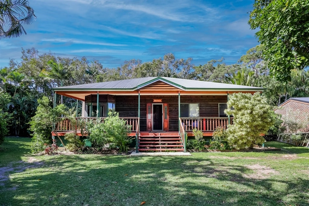 Classic-Wooden-Beach-House-Front-Facade-QLD-Australia
